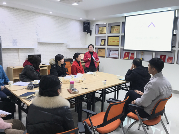 杨帆老师作班风学风工作汇报_副本.jpg