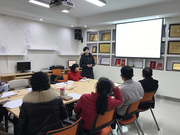 韦双妮老师作班风学风工作汇报_副本.jpg