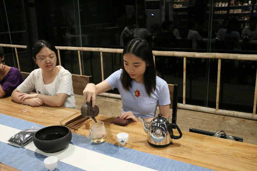 志愿者茶艺展示 (1).JPG